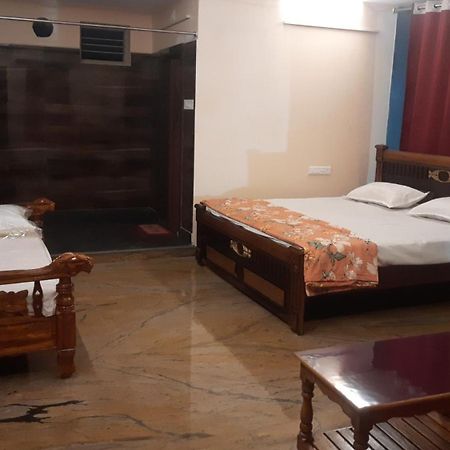 Jaya Sri Rama Lodge 巴德拉恰拉姆 外观 照片